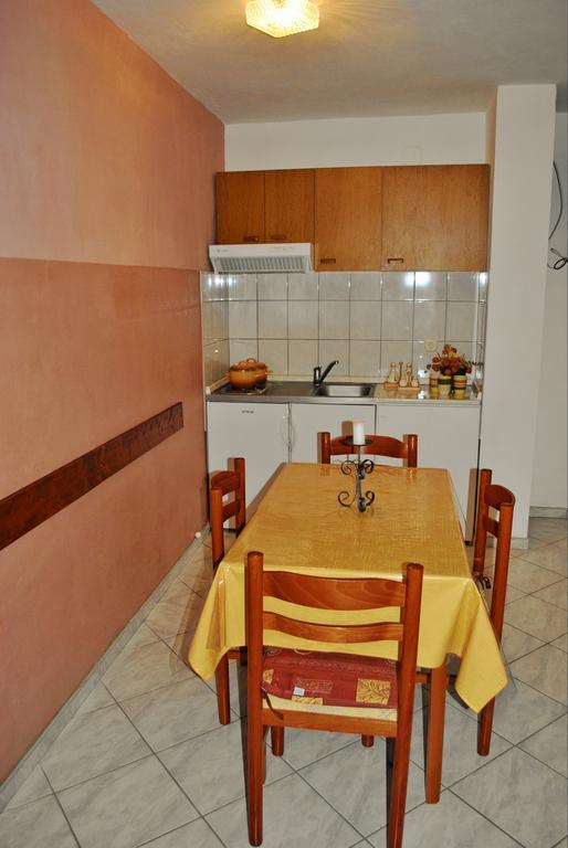 Apartments Buljevic Vrboska Room photo
